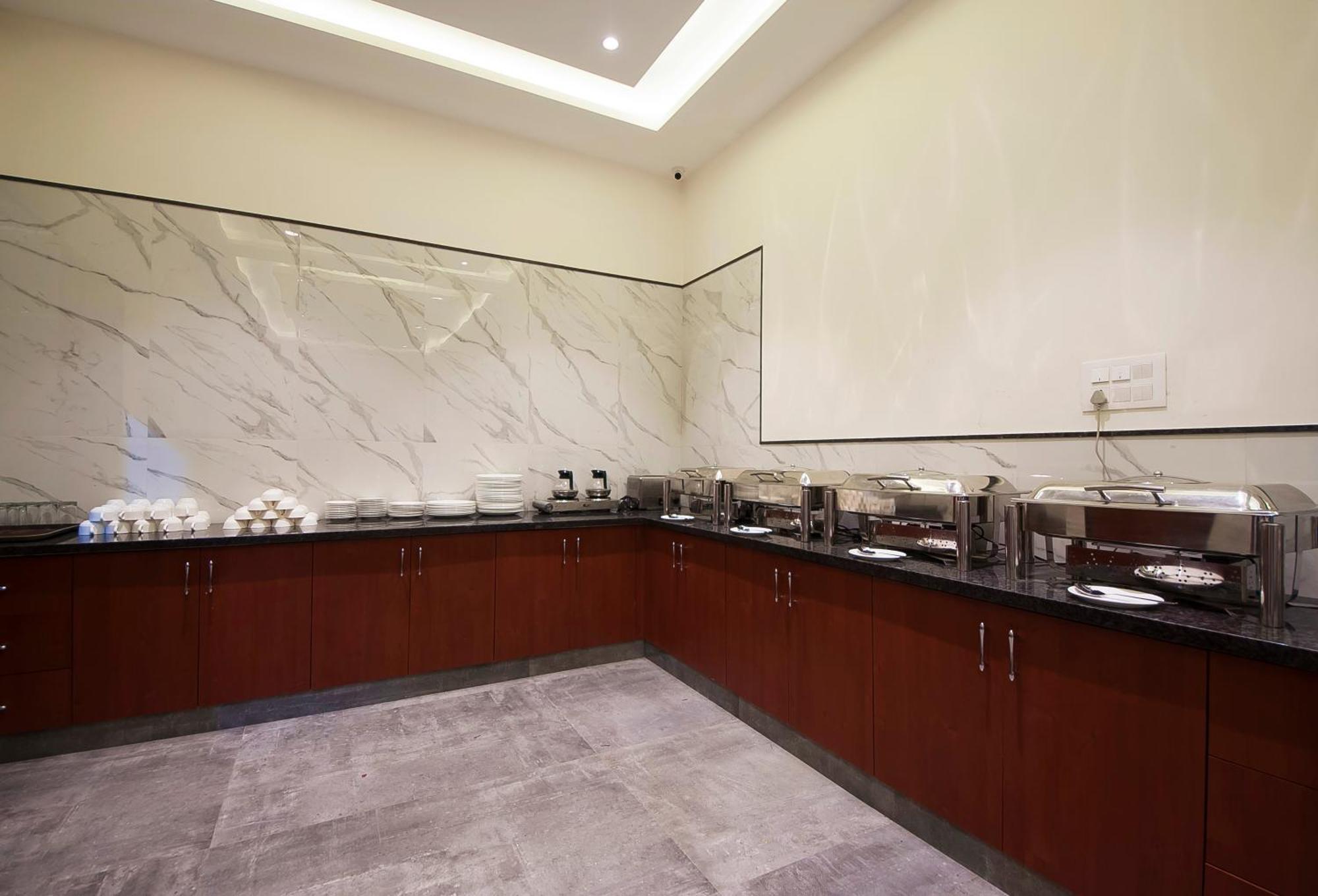 Hotel Z Suite-Near Delhi Airport New Delhi Buitenkant foto